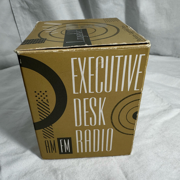 Karl Lagerfeld Radio AM FM Vintage Perfume Promo - Picture 2 of 3